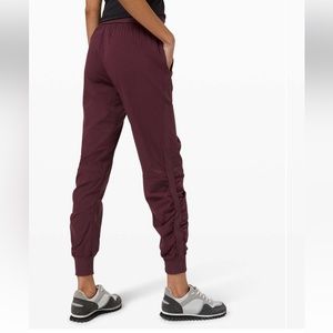 Lululemon Beyond the Studio 7/8 Jogger